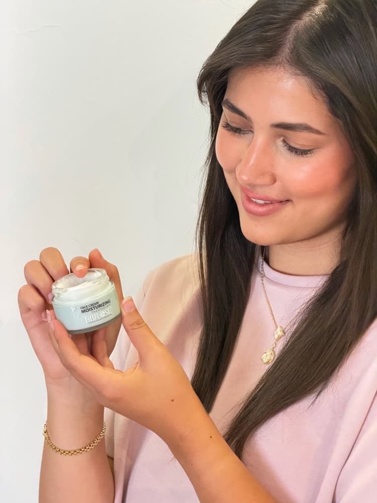 Leen with bbrose Moisturizing Cream